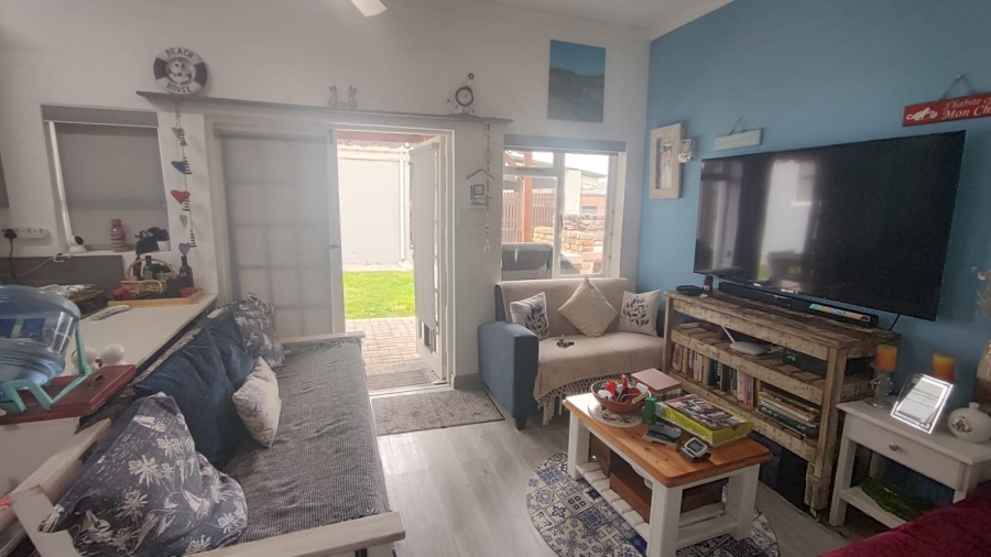 2 Bedroom Property for Sale in Stilbaai Oos Western Cape